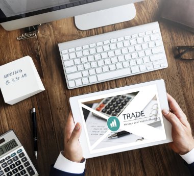 Dijital tablet ile işadamı