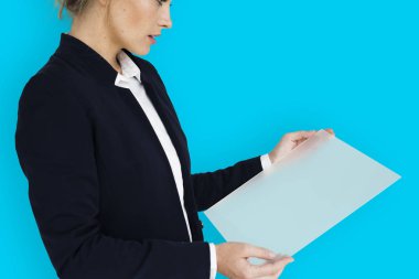 iş kadını holding belge
