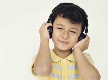 Çocuk müzik dinleme 