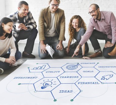 tasarımcılar çalışma posteri ile tanışma