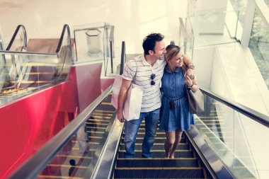 Çift birlikte alışveriş