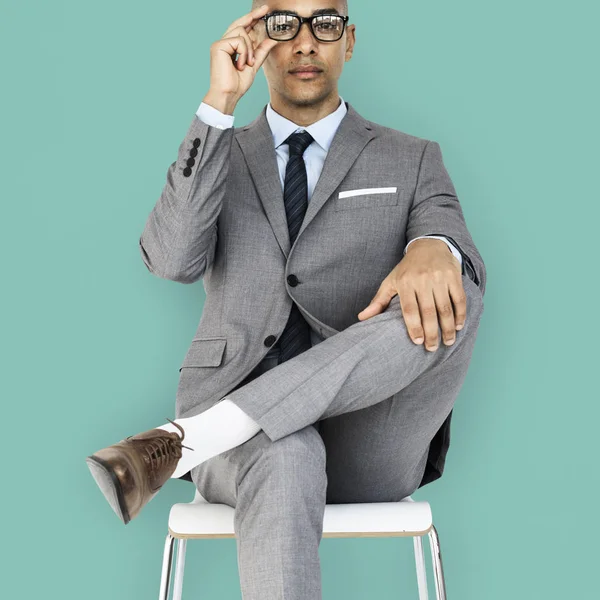 karışık sandalyede oturan işadamı yarış