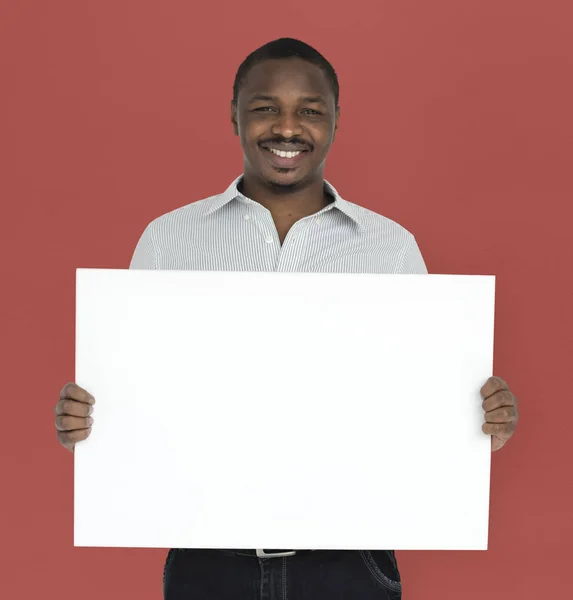 Homem africano segurando banner — Fotografia de Stock