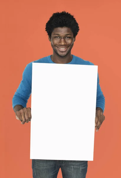 Homem Africano segurando bandeira vazia — Fotografia de Stock