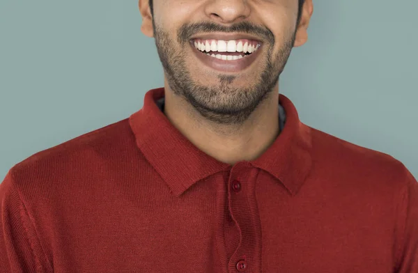 Sorridente indiana homem no estúdio — Fotografia de Stock