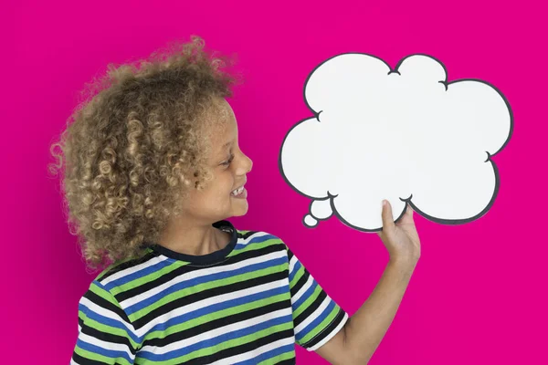 Afrikalı Çocuk konuşma balonu holding