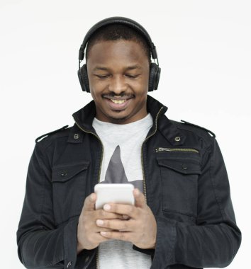 Afrika adam akıllı telefon kullanma