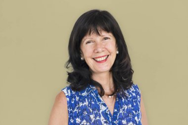 yetişkin kadın siyah saçlı