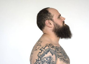 Adam sakal ve dövme