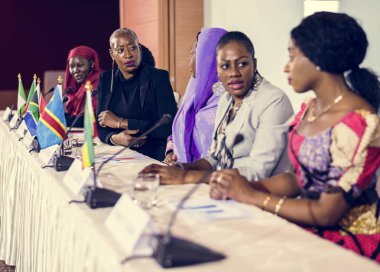 çok ırklı insanlar toplantısı 