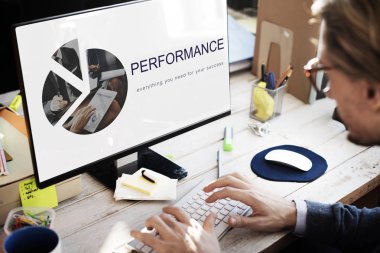 İşadamı resmi elbiseli