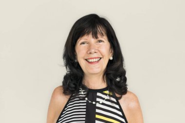 yetişkin kadın siyah saçlı