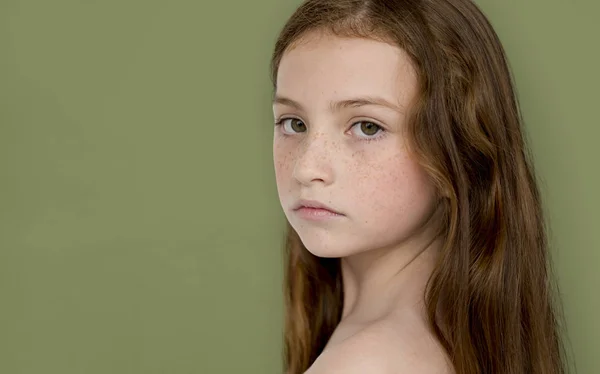 Menina posando para câmera — Fotografia de Stock