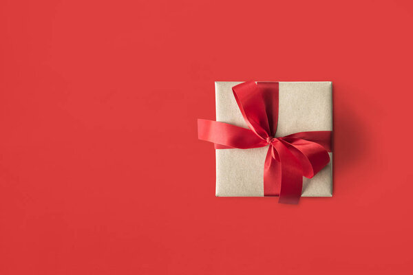 Студийные съемки подарочной коробки
