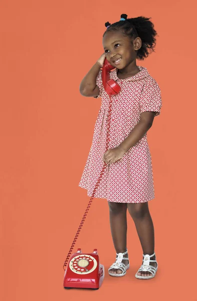 Niña hablando por teléfono —  Fotos de Stock