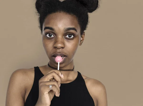 Young african woman posing in studio — Stock Photo, Image