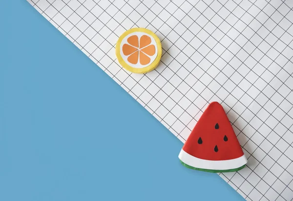 Nep segmenten van Oranje en watermeloen — Stockfoto