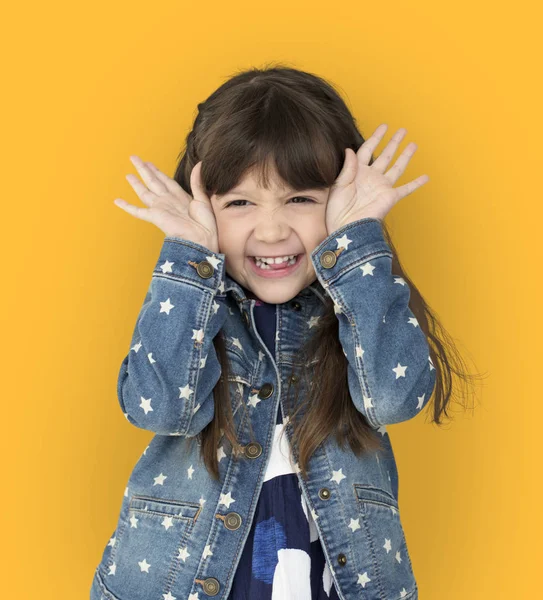 Vackra skrattar liten flicka — Stockfoto