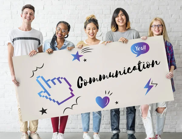 Freunde halten Banner zusammen — Stockfoto