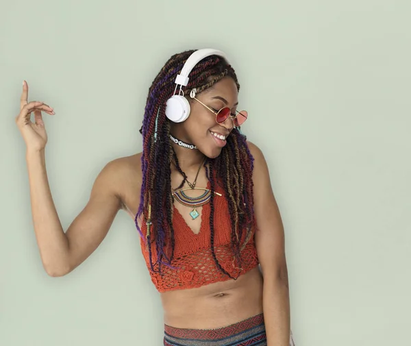 African woman with dreadlocks listening music — Stock Photo, Image