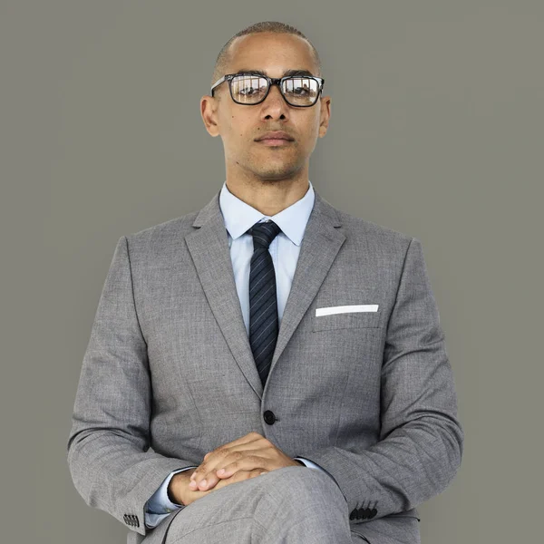 Gemengd ras zakenman in brillen — Stockfoto