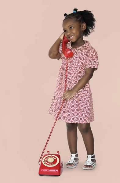 Niña hablando por teléfono —  Fotos de Stock