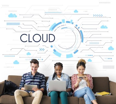 Arkadaşlar dijital cihazlar kullanarak 