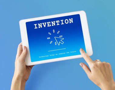 kişi holding dijital tablet