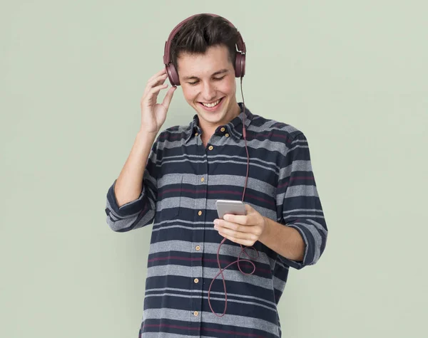 Man met hoofdtelefoon en mobiele — Stockfoto