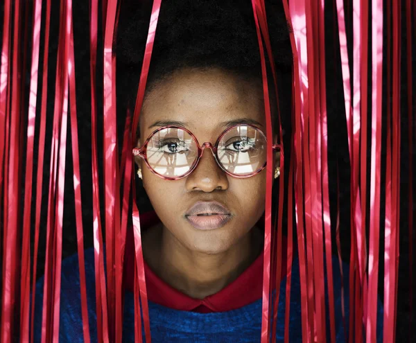 Elegante donna africana in occhiali — Foto Stock