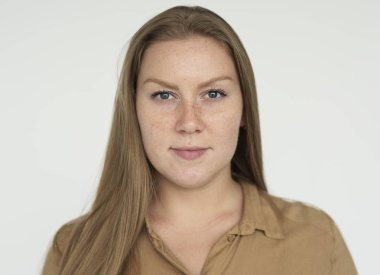 kadın stüdyoda poz