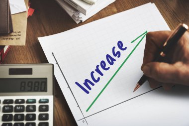 kişi holding kalem ve yazma