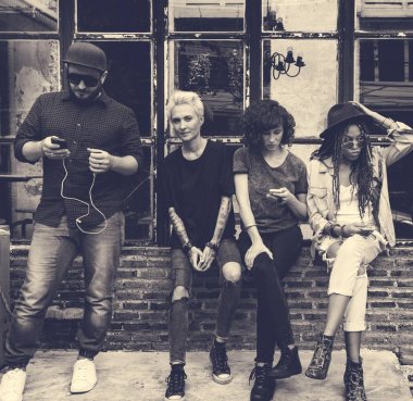 İnsanlar birlikte takılmak