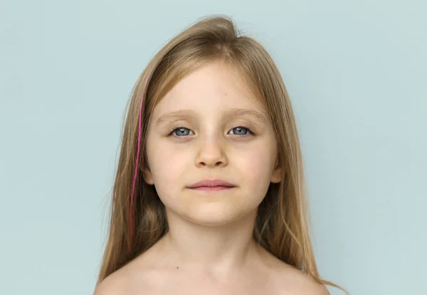 Malá holčička s holou hrudí — Stock fotografie