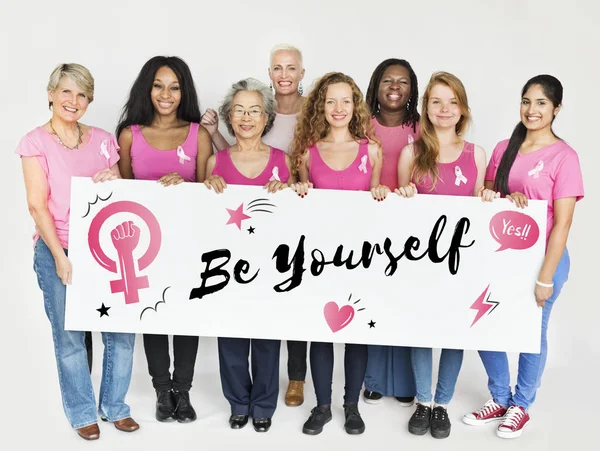 Mujeres con pancarta — Foto de Stock