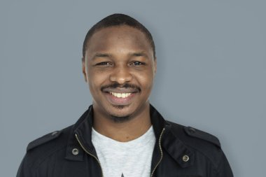 Afrikalı genç gülümseyen