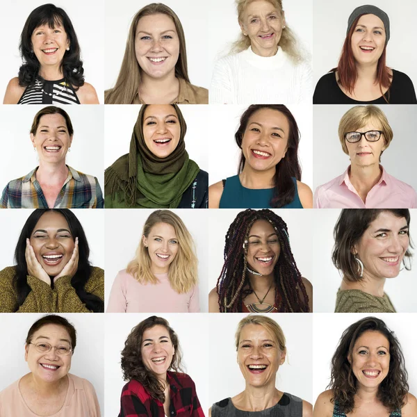 Mujeres con expresiones faciales sonrientes — Foto de Stock