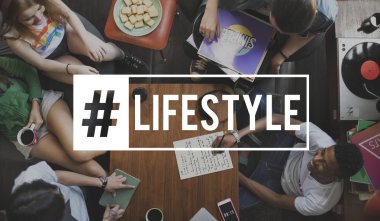 konuşurken çok ırklı iş adamları