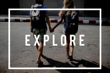 Çift birlikte seyahat