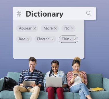 Arkadaşlar dijital cihazlar kullanarak 