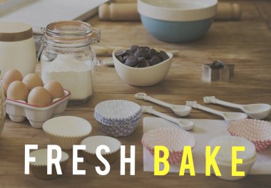 mutfak masasında malzemelerle