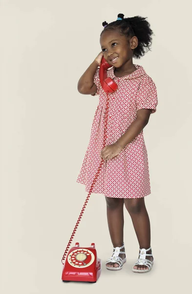 Dziewczynka rozmowy na telefon — Zdjęcie stockowe