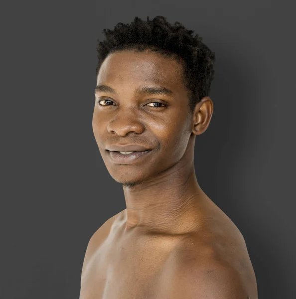 Африканский человек в студии — стоковое фото