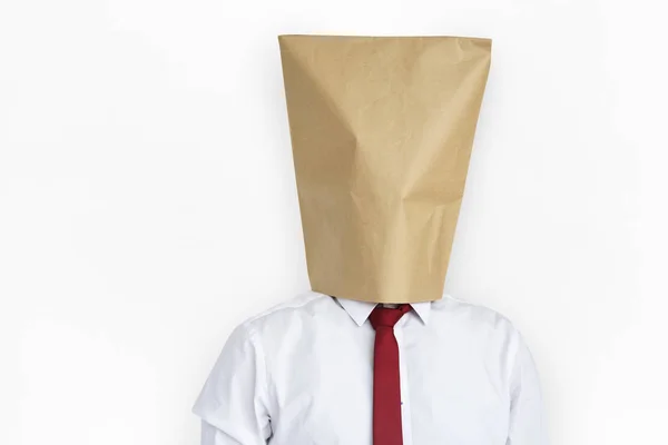 Man met papieren zak Cover gezicht — Stockfoto
