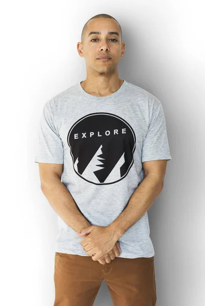 Om în tricou cu litere de explorare — Fotografie, imagine de stoc