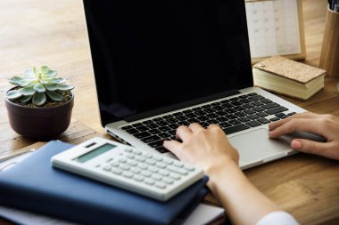 el laptop ile çalışma