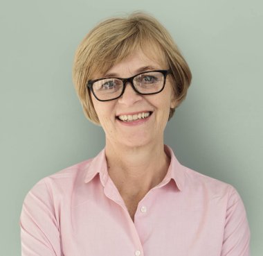 Gülümseyen Olgun Kadın