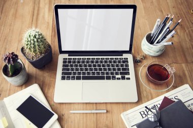 çalışma alanı tablo açılan dizüstü bilgisayar