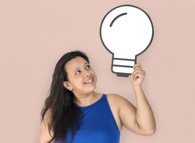 kadın holding ampul