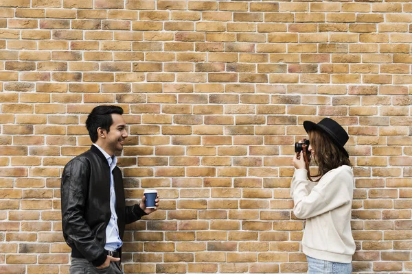 Paar keer samen tijd doorbrengen — Stockfoto